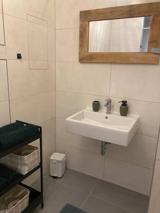 Komfortny Apartman A407 V Centre Nr, Bez Kuchyne, Parkovisko Zdarma Nitra Esterno foto