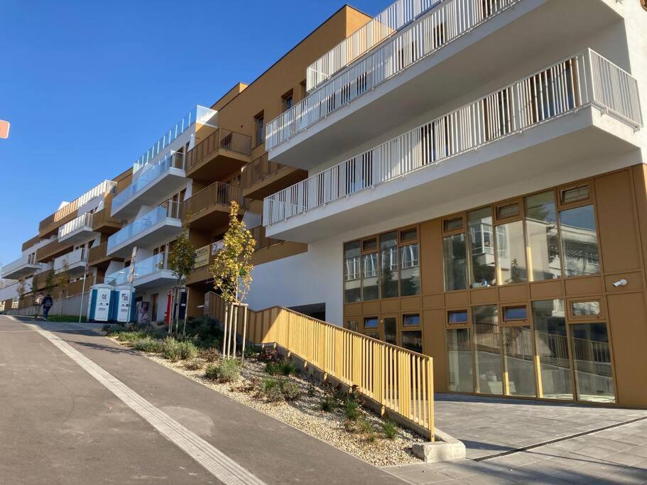 Komfortny Apartman A407 V Centre Nr, Bez Kuchyne, Parkovisko Zdarma Nitra Esterno foto